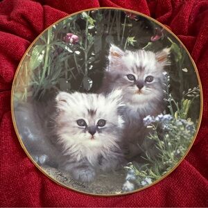 Grandmacore Vintage Decorative Plate with Persian Kittens 90s